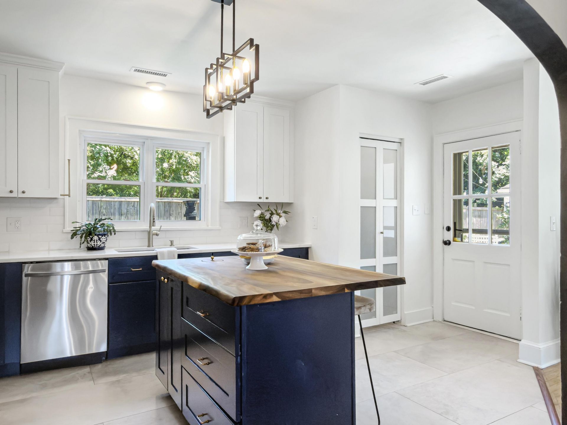 630 Parish Road Photo 13