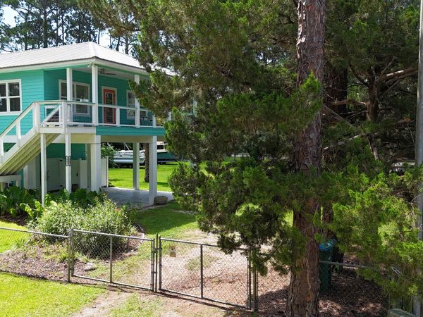 27 CHICKASAW Street, Panacea, FL 32346