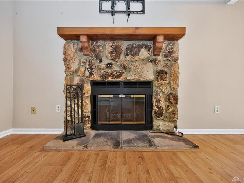 2070 Foxknoll Drive, Centerville, OH 45458 Photo 12
