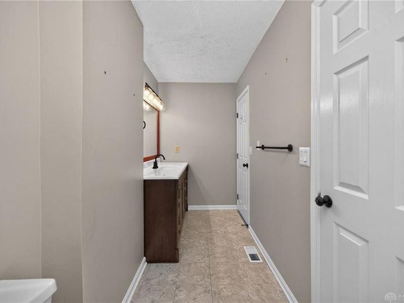 2070 Foxknoll Drive, Centerville, OH 45458 Photo 31