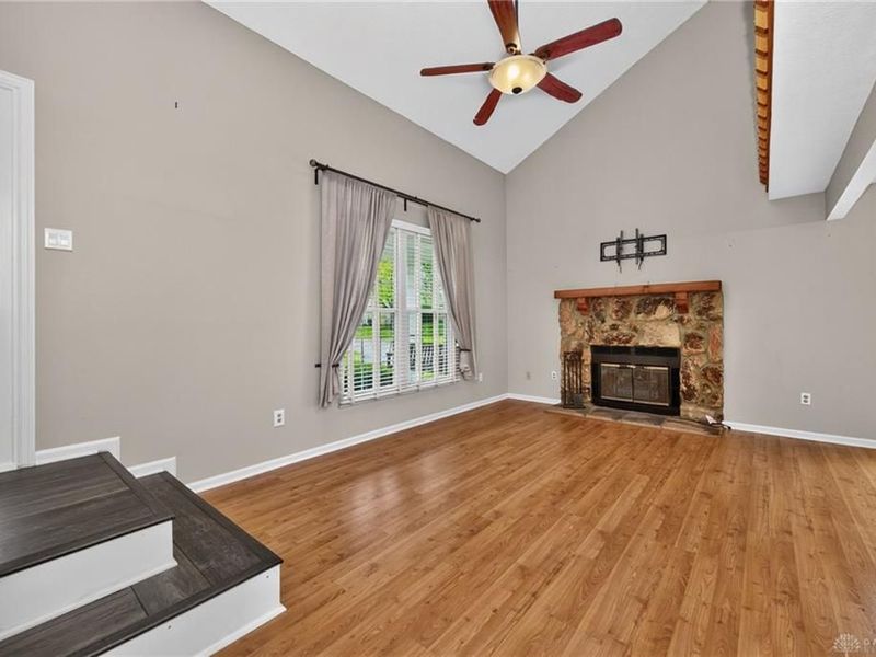 2070 Foxknoll Drive, Centerville, OH 45458 Photo 8