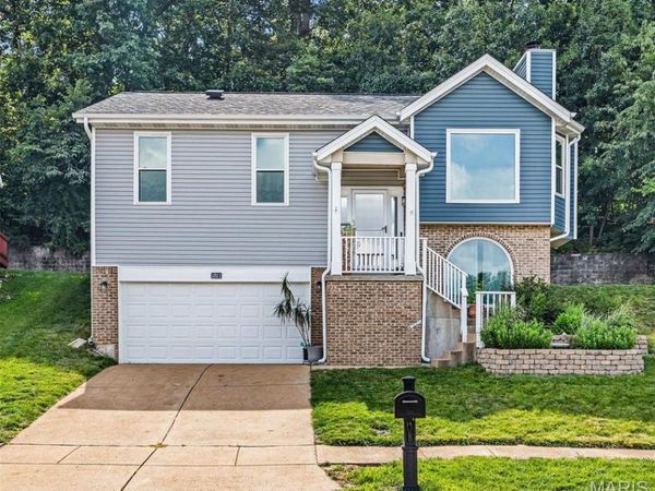 1511 Glenn Brooke Woods Circle, Ballwin, MO 63021