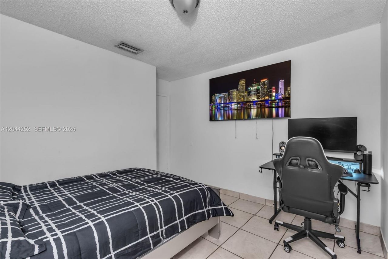 8186 NW 98th Ter, Unit 132, Hialeah Gardens, FL 33016 Photo