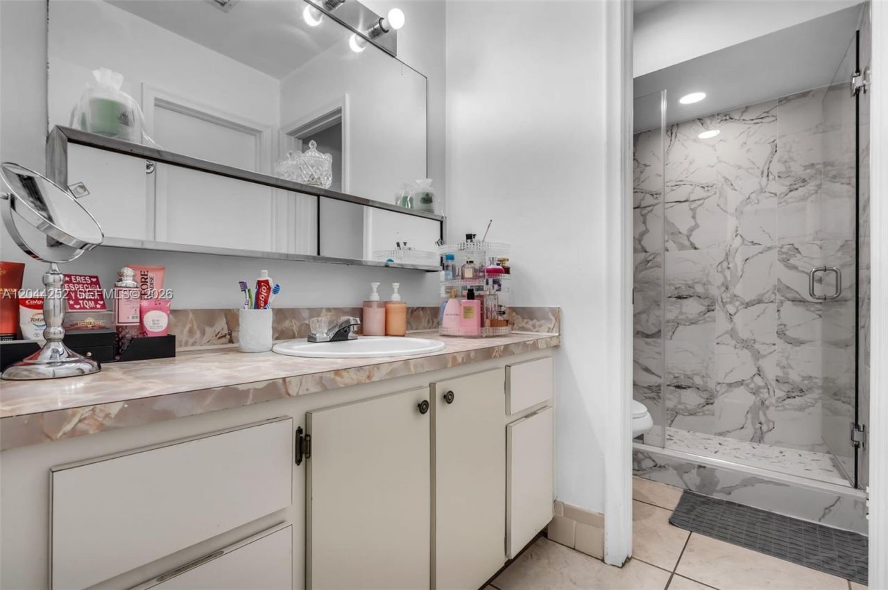 8186 NW 98th Ter, Unit 132, Hialeah Gardens, FL 33016 Photo