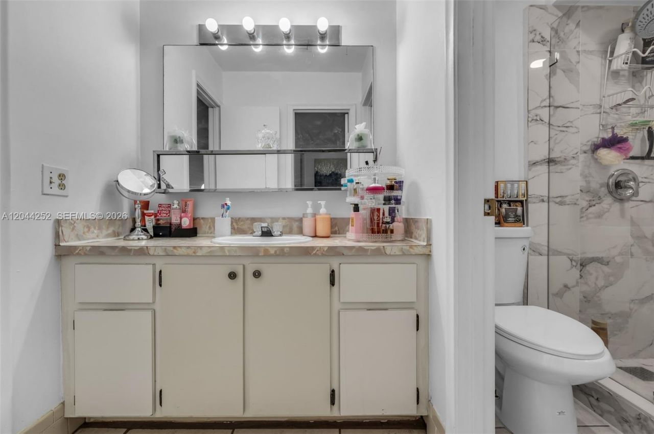 8186 NW 98th Ter, Unit 132, Hialeah Gardens, FL 33016 Photo