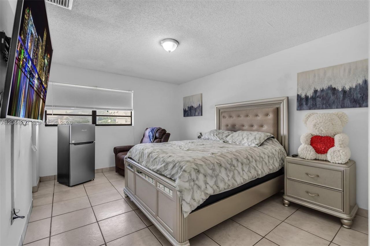 8186 NW 98th Ter, Unit 132, Hialeah Gardens, FL 33016 Photo