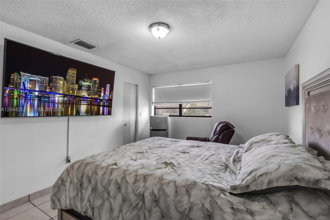 8186 NW 98th Ter, Unit 132, Hialeah Gardens, FL 33016 Photo