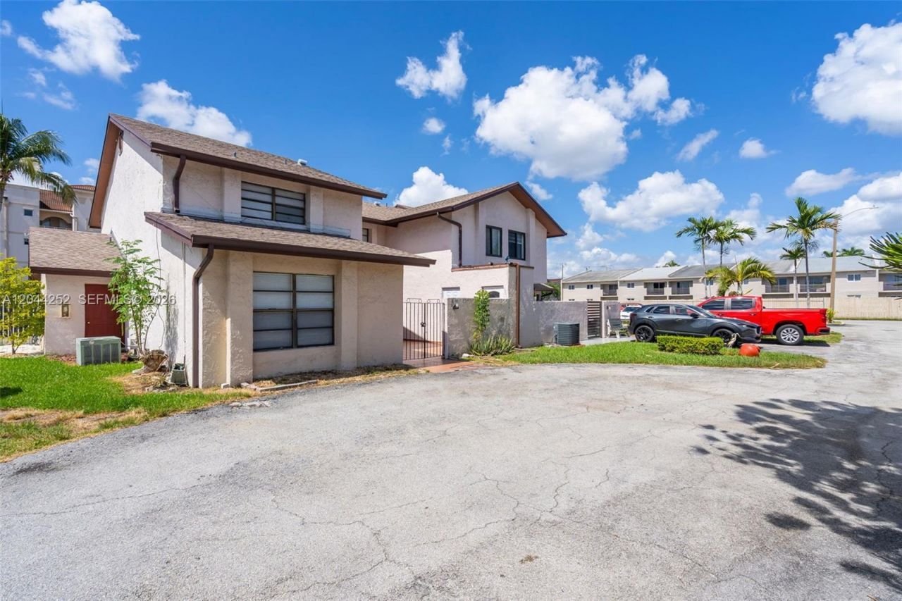 8186 NW 98th Ter, Unit 132, Hialeah Gardens, FL 33016 Photo