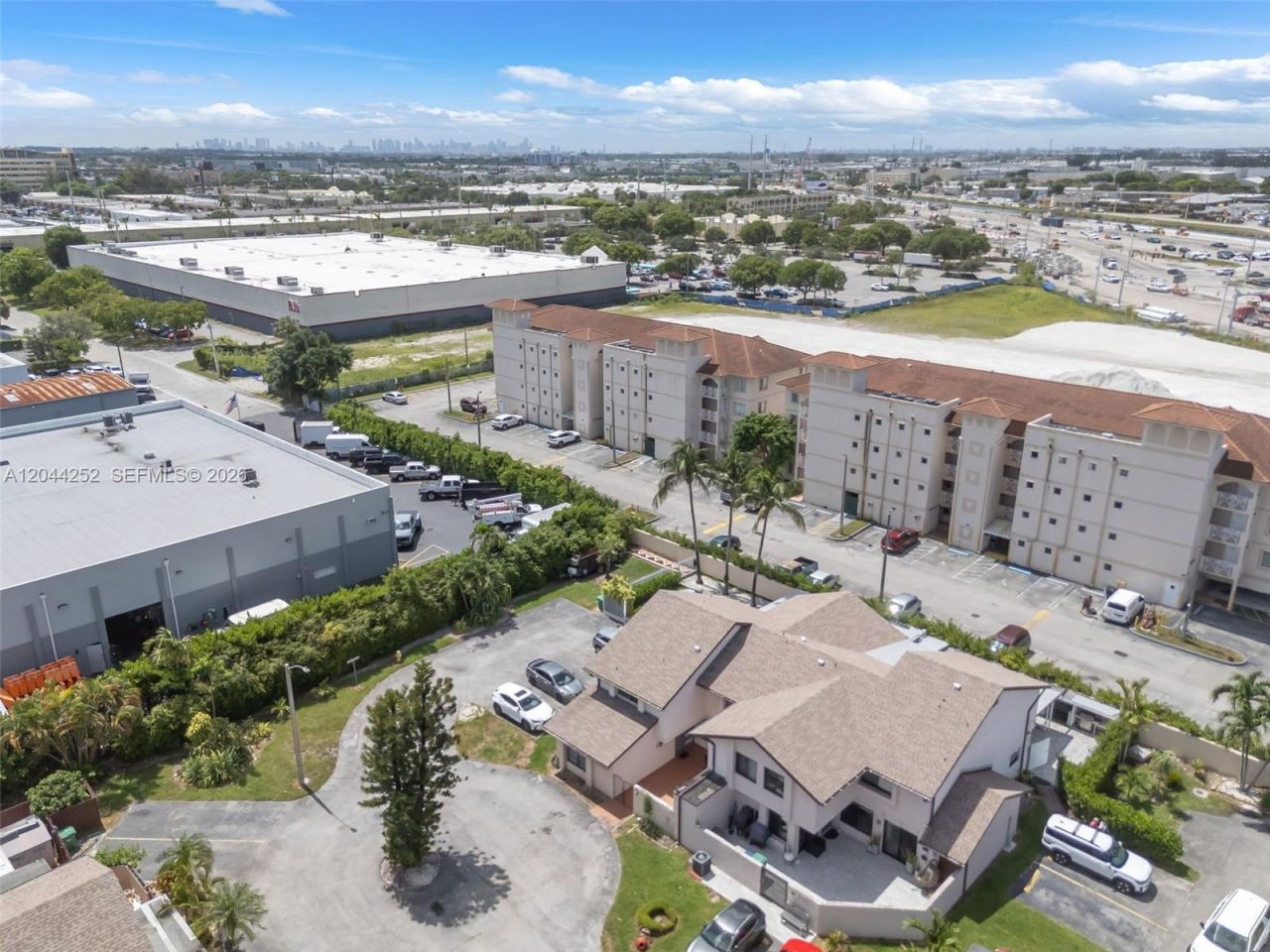 8186 NW 98th Ter, Unit 132, Hialeah Gardens, FL 33016 Photo