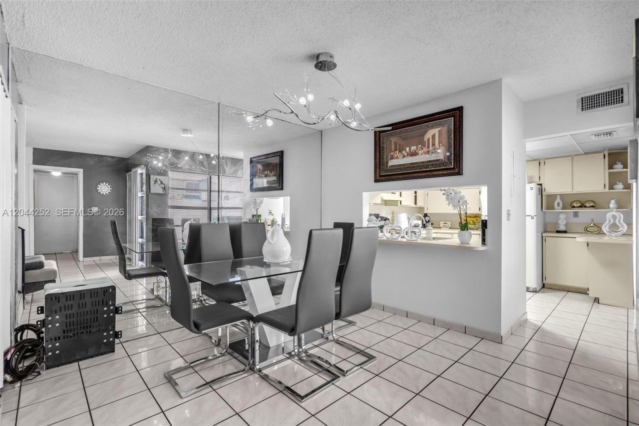 8186 NW 98th Ter, Unit 132, Hialeah Gardens, FL 33016 Photo