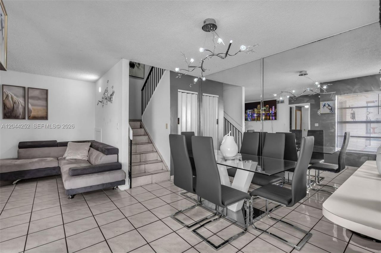 8186 NW 98th Ter, Unit 132, Hialeah Gardens, FL 33016 Photo