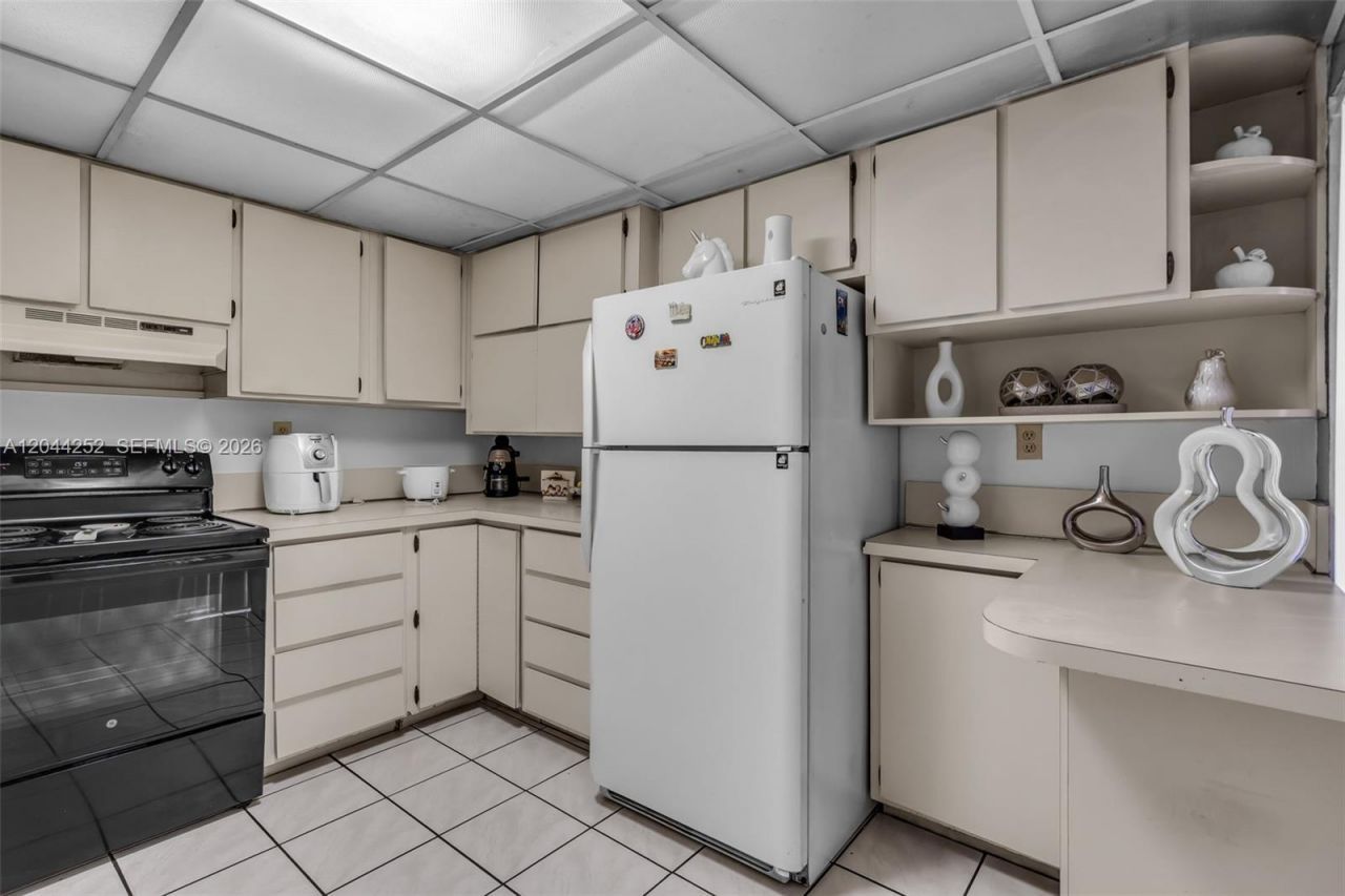 8186 NW 98th Ter, Unit 132, Hialeah Gardens, FL 33016 Photo