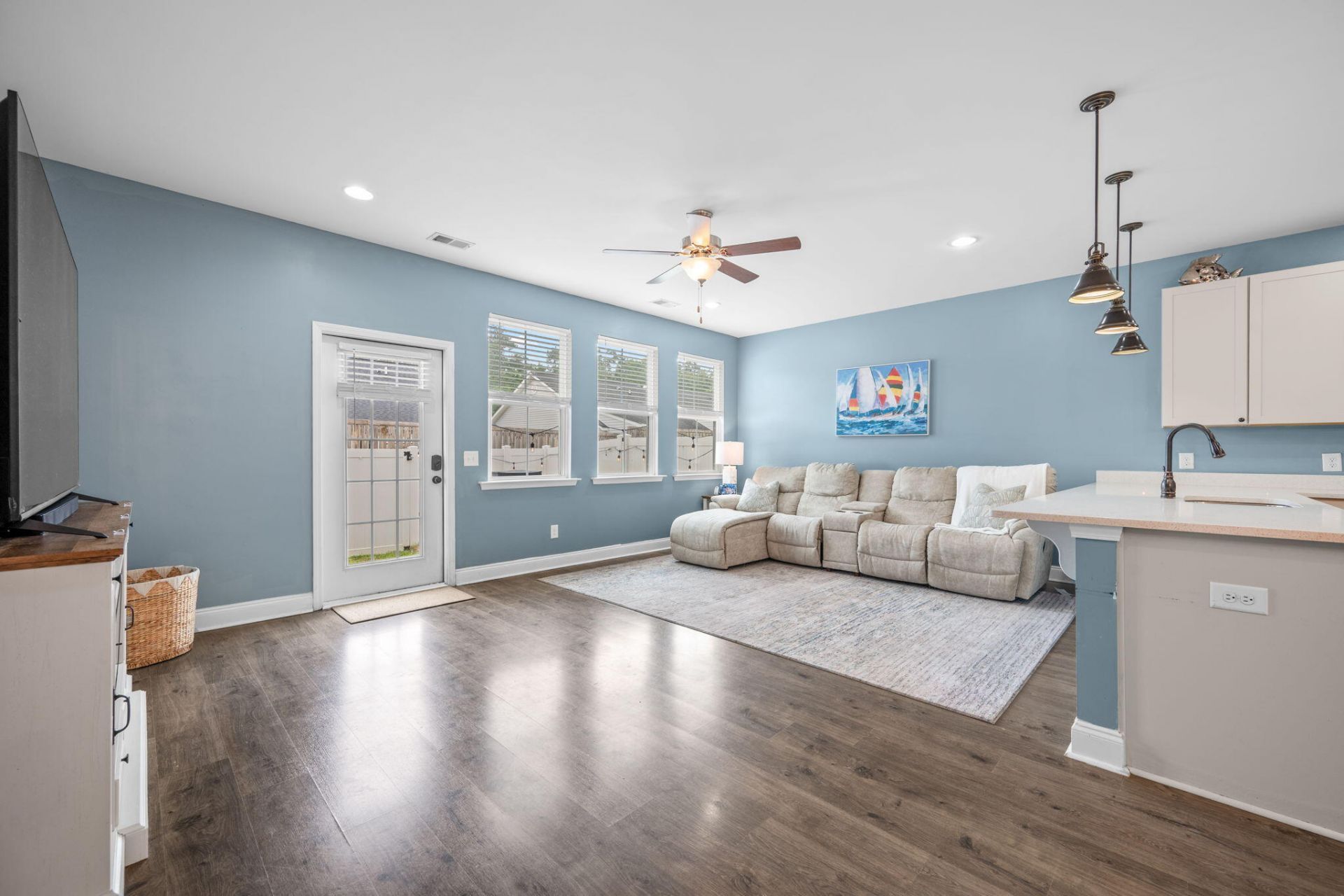 7857 Montview Road Photo 5