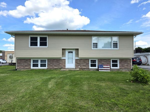 113 1st Street , Coal Valley, IL 61240