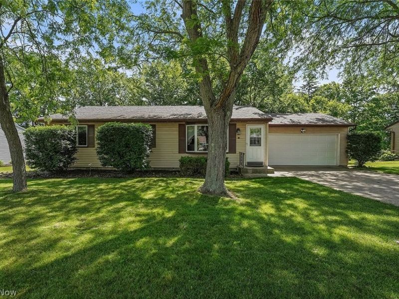 18765 Hearthstone Drive, Strongsville, OH 44136 Photo 2