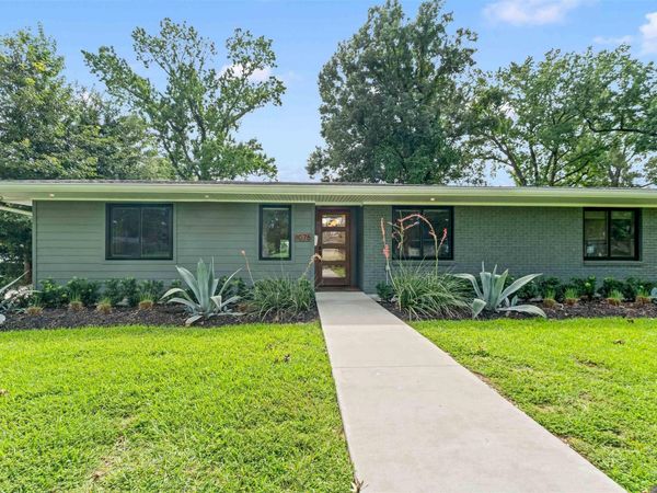 1076 Denbo Dr, Baton Rouge, LA 70806