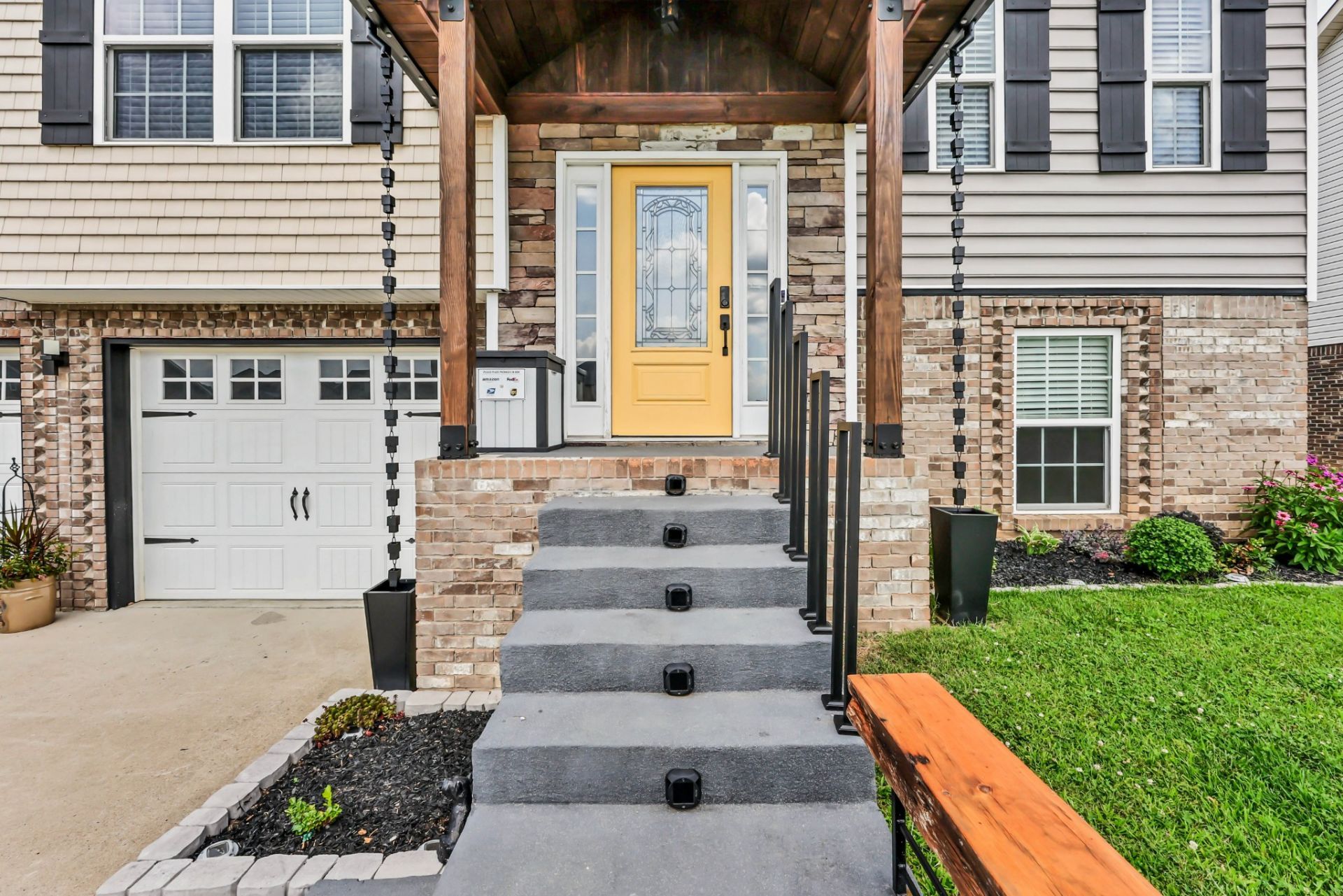 777 Banister Dr, Clarksville, TN 37042 Main Photo