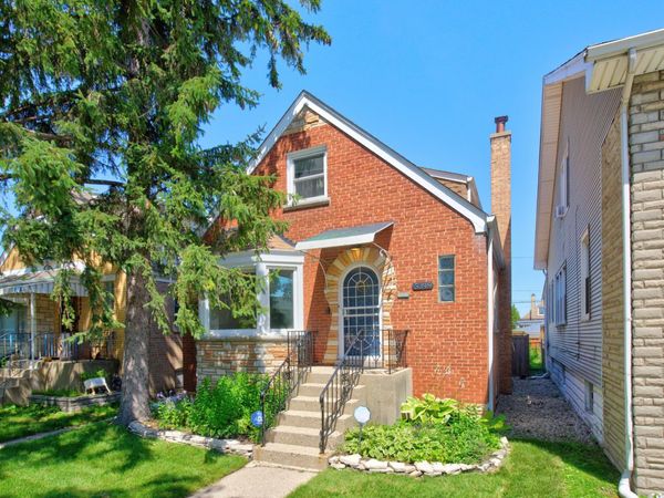 5349 N Neenah Avenue, Chicago, IL 60656