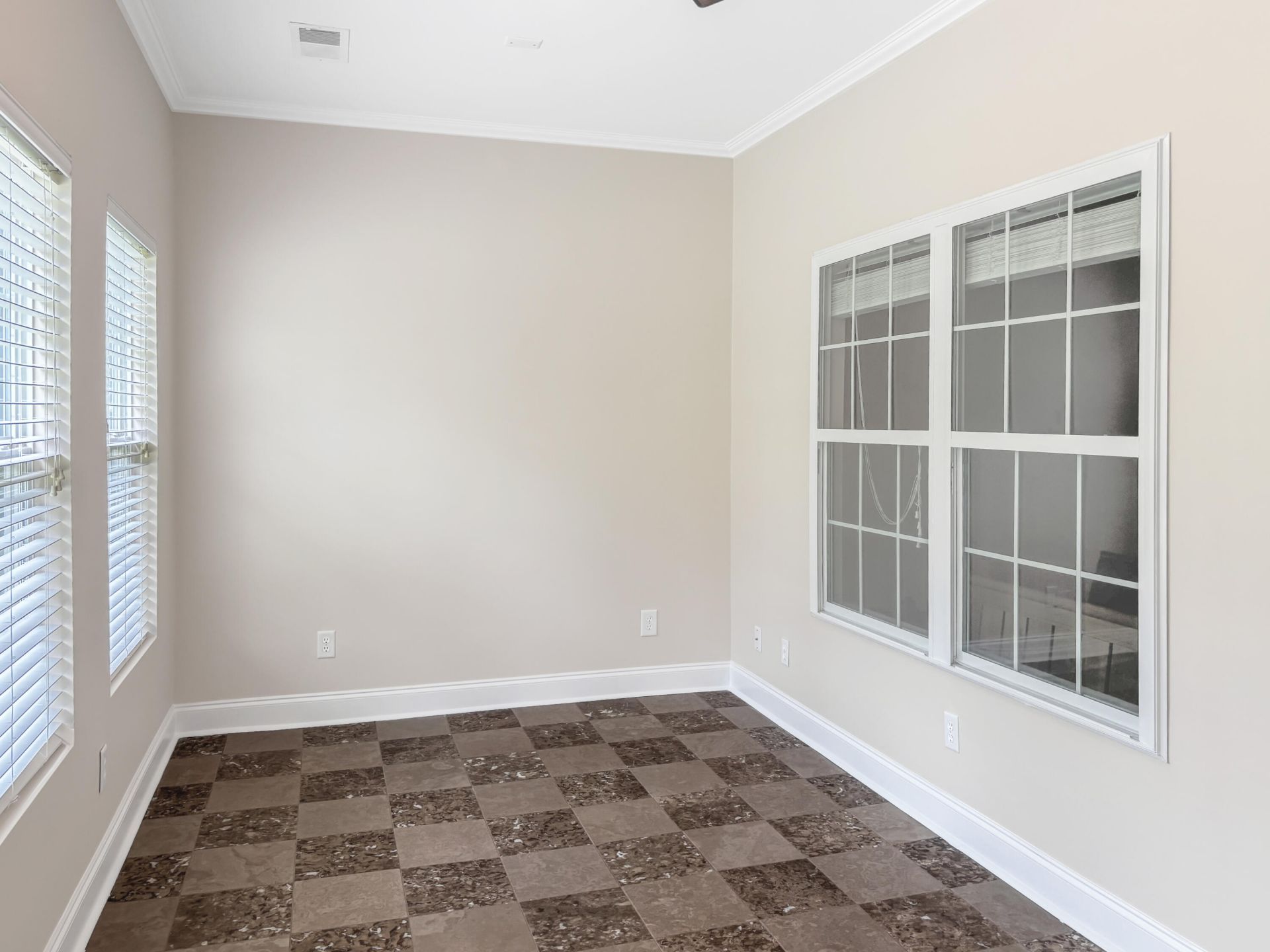127 Manning Court Photo 12