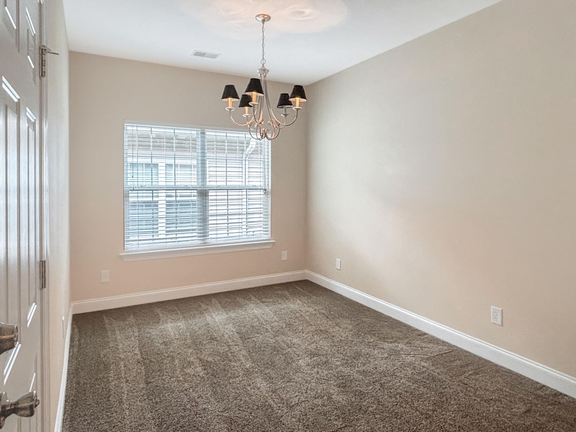 127 Manning Court Photo 8