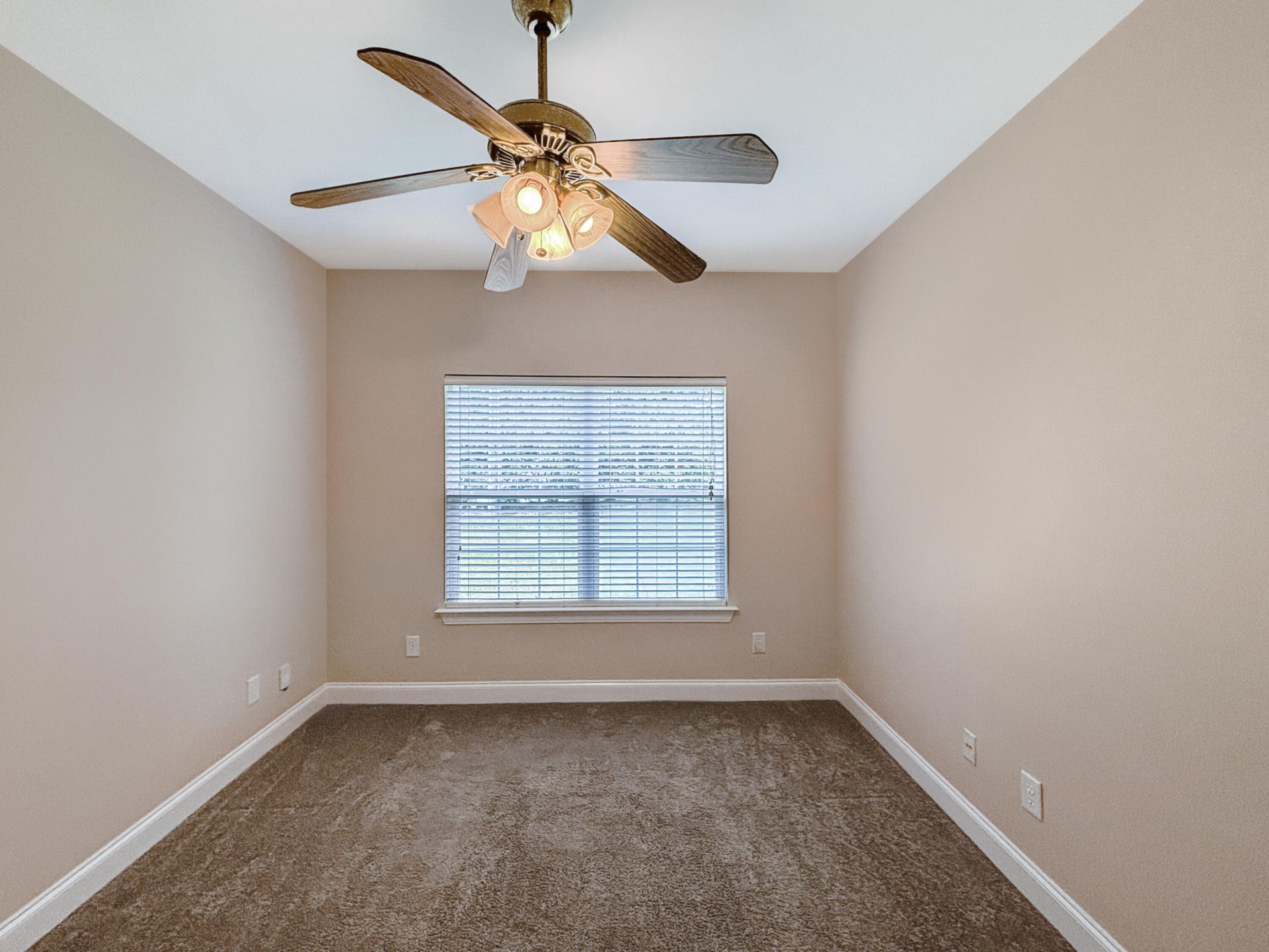 127 Manning Court Photo 9