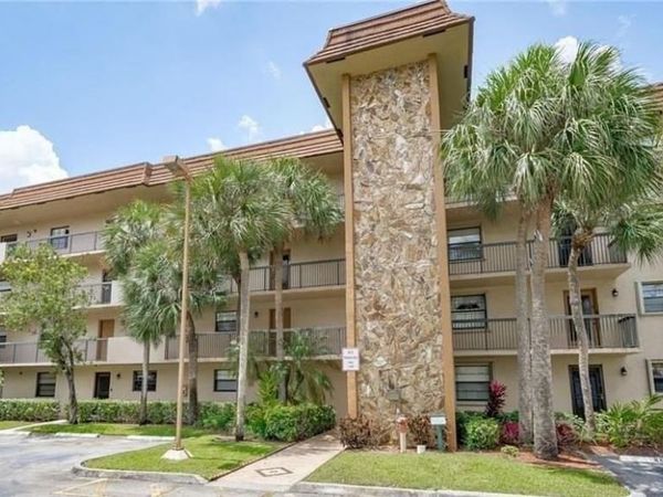 4940 E Sabal Palm Boulevard, Unit Ph8, Tamarac, FL 33319