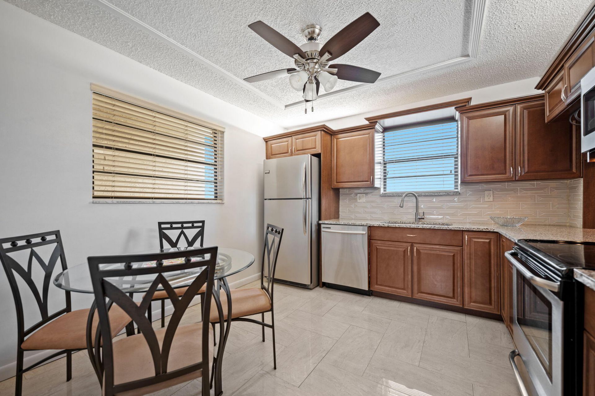 4940 E Sabal Palm Boulevard, Unit Ph8, Tamarac, FL 33319 Photo