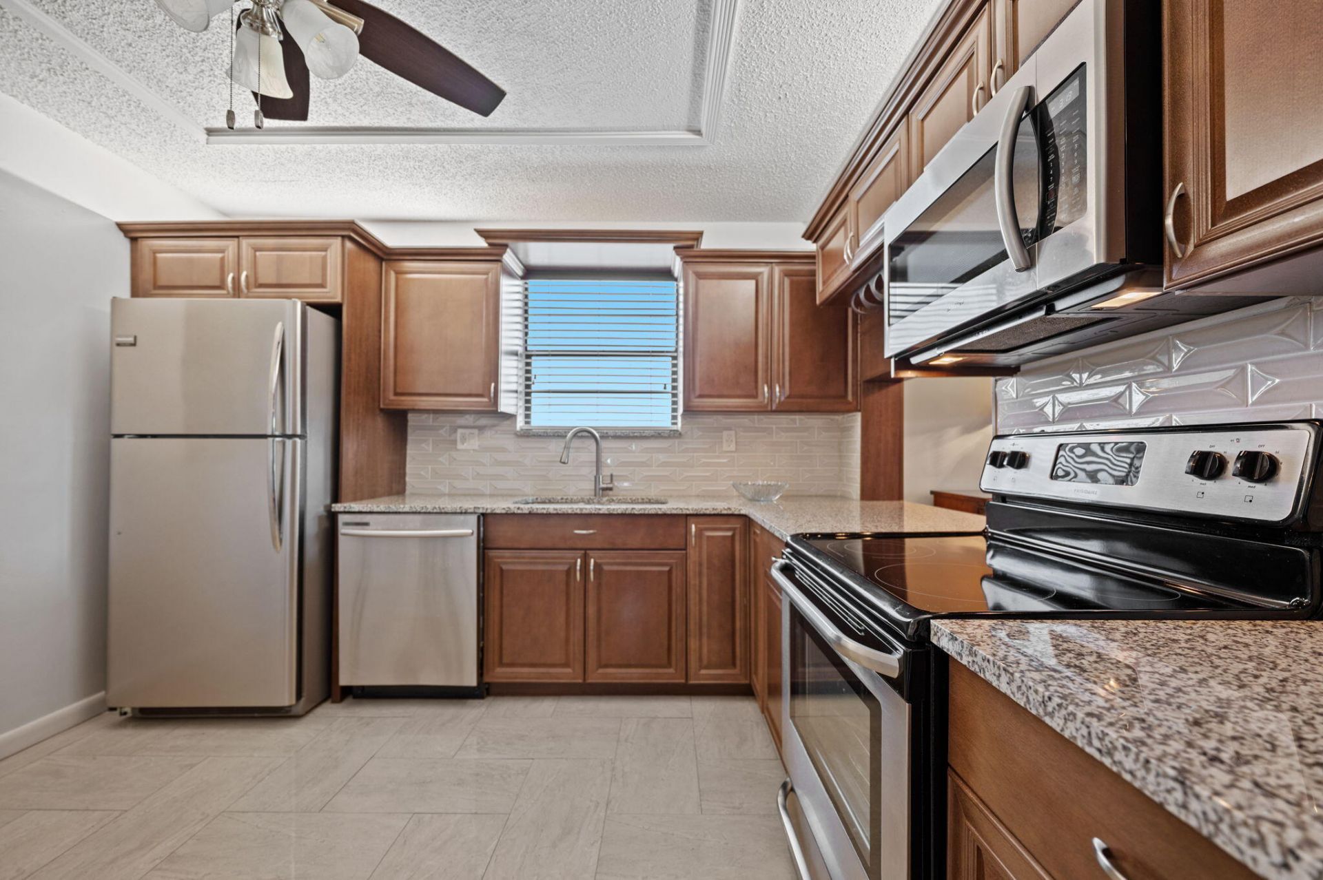 4940 E Sabal Palm Boulevard, Unit Ph8, Tamarac, FL 33319 Photo