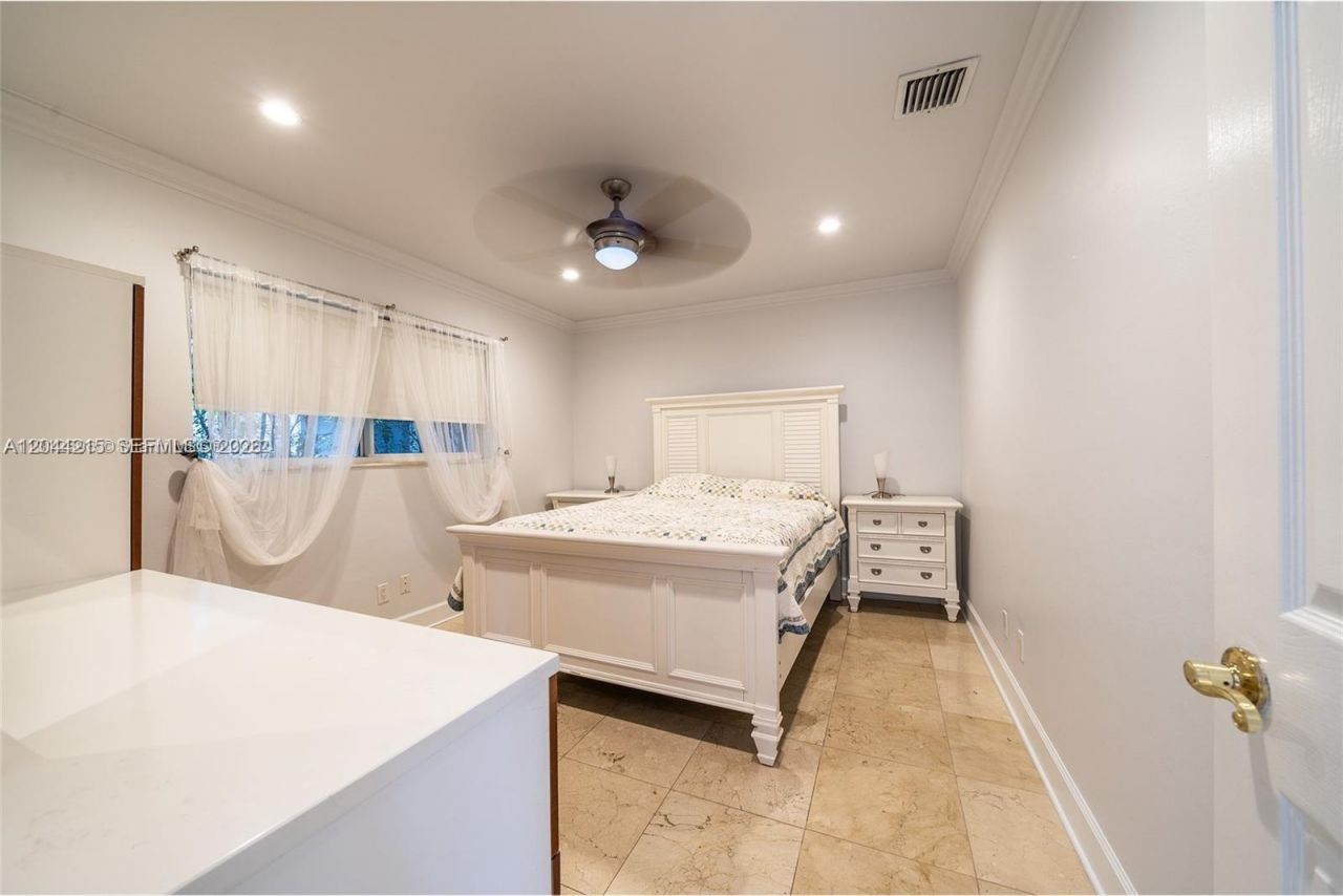 13140 Coronado Dr , North Miami, FL 33181 Photo