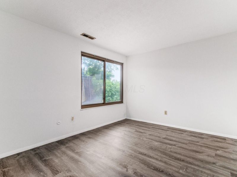 413 Shell Court E, Columbus, OH 43213 Photo 17