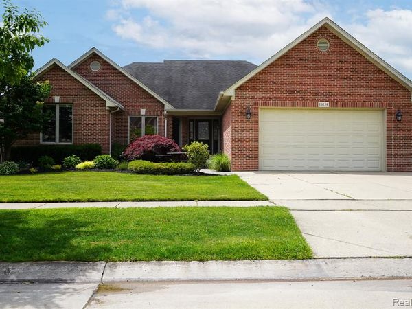 16154 White Water Drive, Macomb Twp, MI 48042