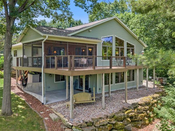 S1501 Canary Court, La Valle, WI 53941