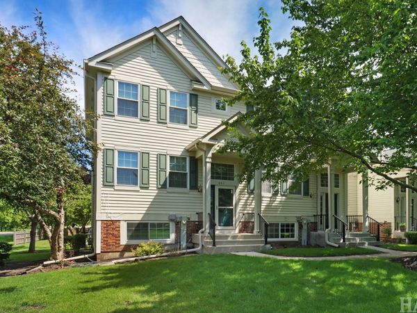 847 Essex Circle , Grayslake, IL 60030