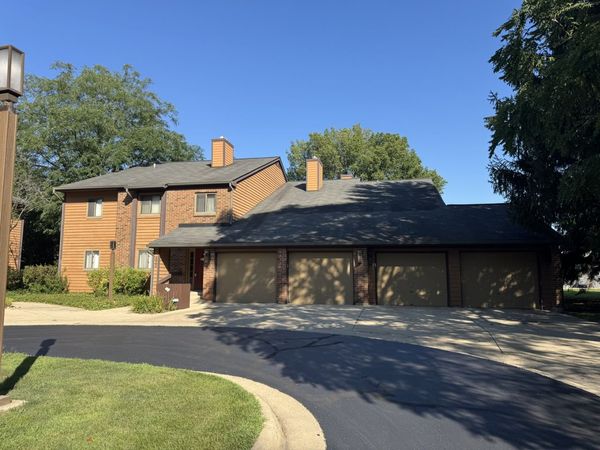 650 Waverly Drive, Unit B, Elgin, IL 60120
