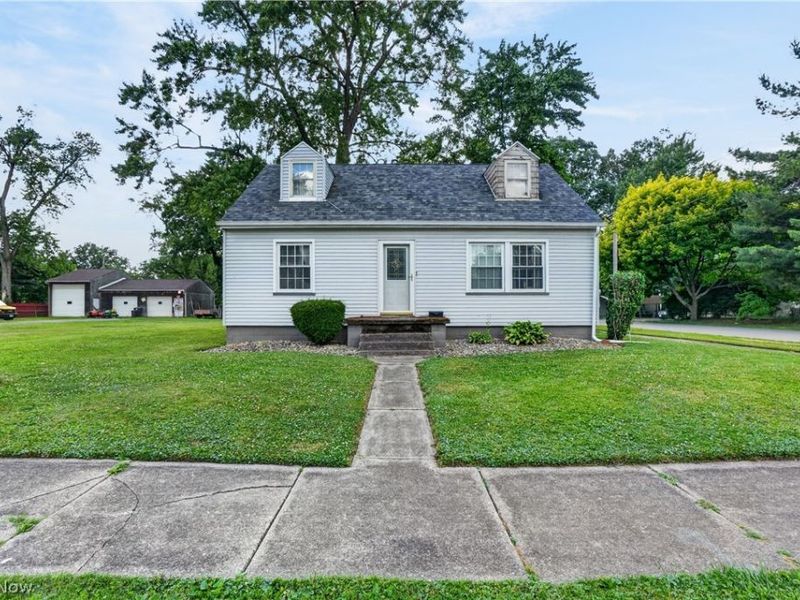 506 Adelaide Avenue SE, Warren, OH 44483 Photo 2