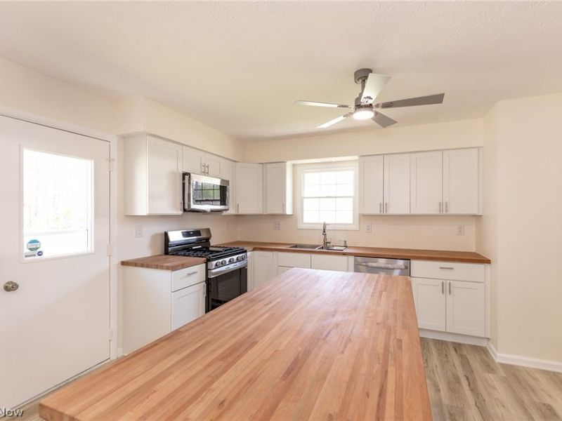5258 Main Avenue, North Ridgeville, OH 44039 Photo 9