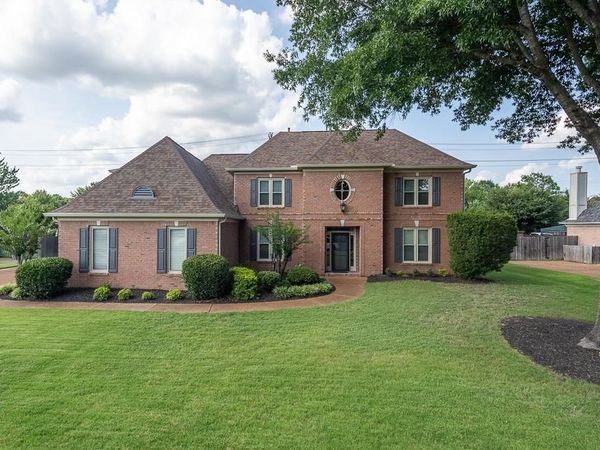 8960 W GROVELAWN CV, Germantown, TN 38139