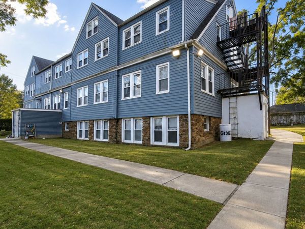 3-17 Curve, Unit 10, Branford, CT 06405