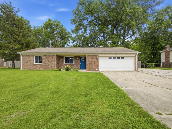 975 Stonegate Road , Greenwood, IN 46142