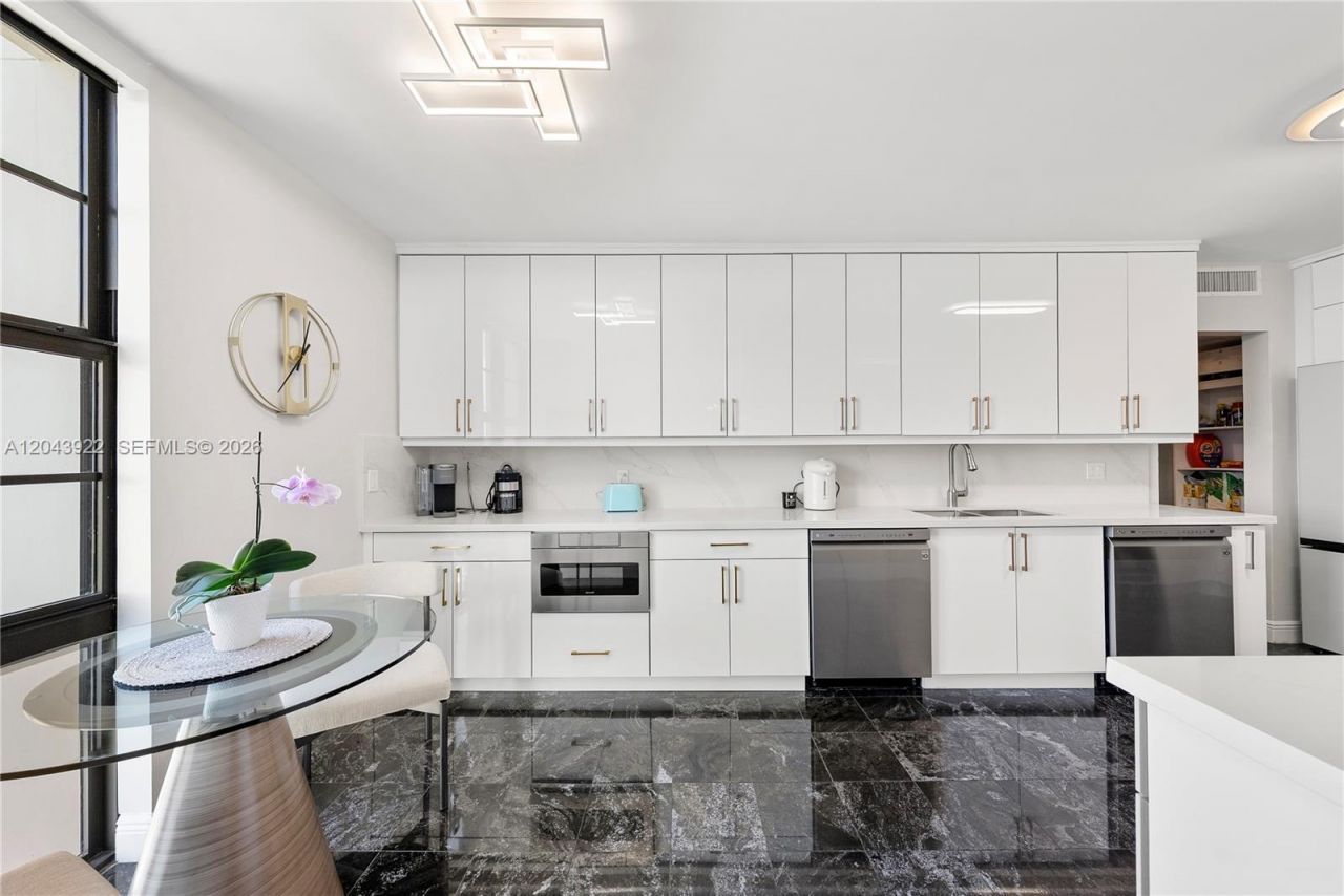 5500 Collins Ave , Unit 1902, Miami Beach, FL 33140 Photo