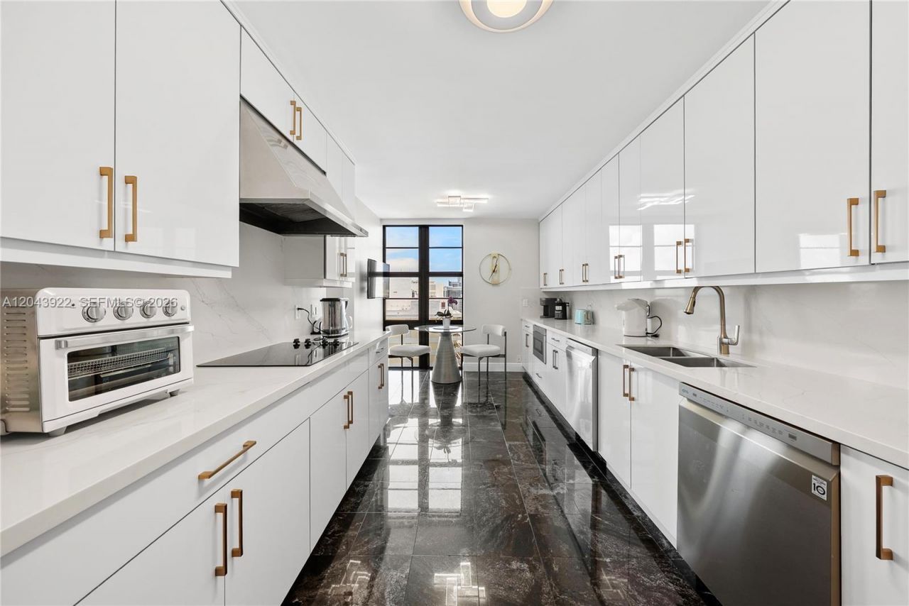 5500 Collins Ave , Unit 1902, Miami Beach, FL 33140 Photo