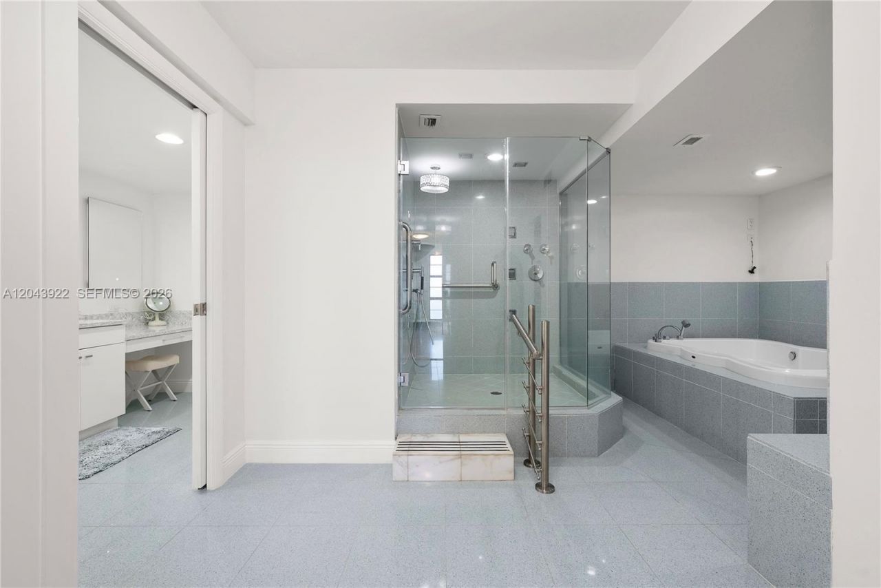 5500 Collins Ave , Unit 1902, Miami Beach, FL 33140 Photo