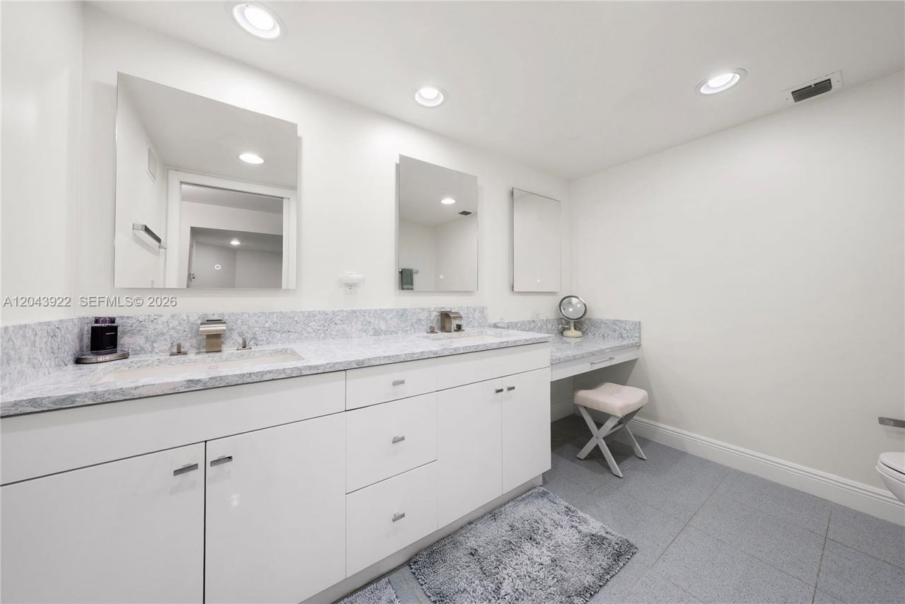 5500 Collins Ave , Unit 1902, Miami Beach, FL 33140 Photo