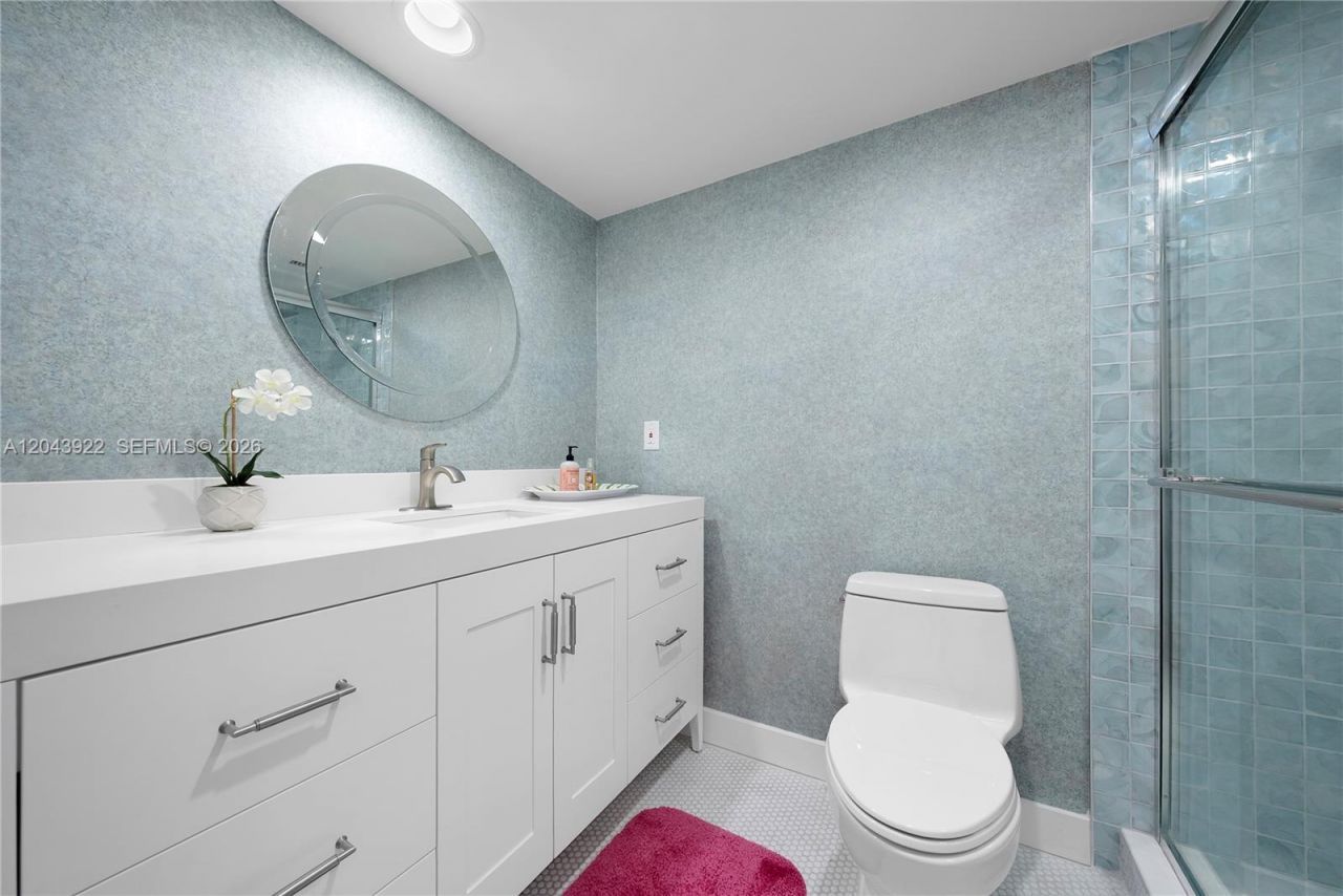 5500 Collins Ave , Unit 1902, Miami Beach, FL 33140 Photo