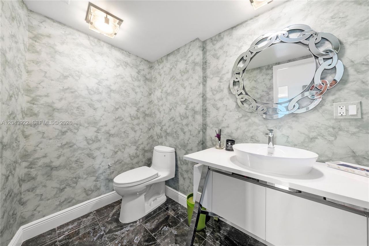 5500 Collins Ave , Unit 1902, Miami Beach, FL 33140 Photo