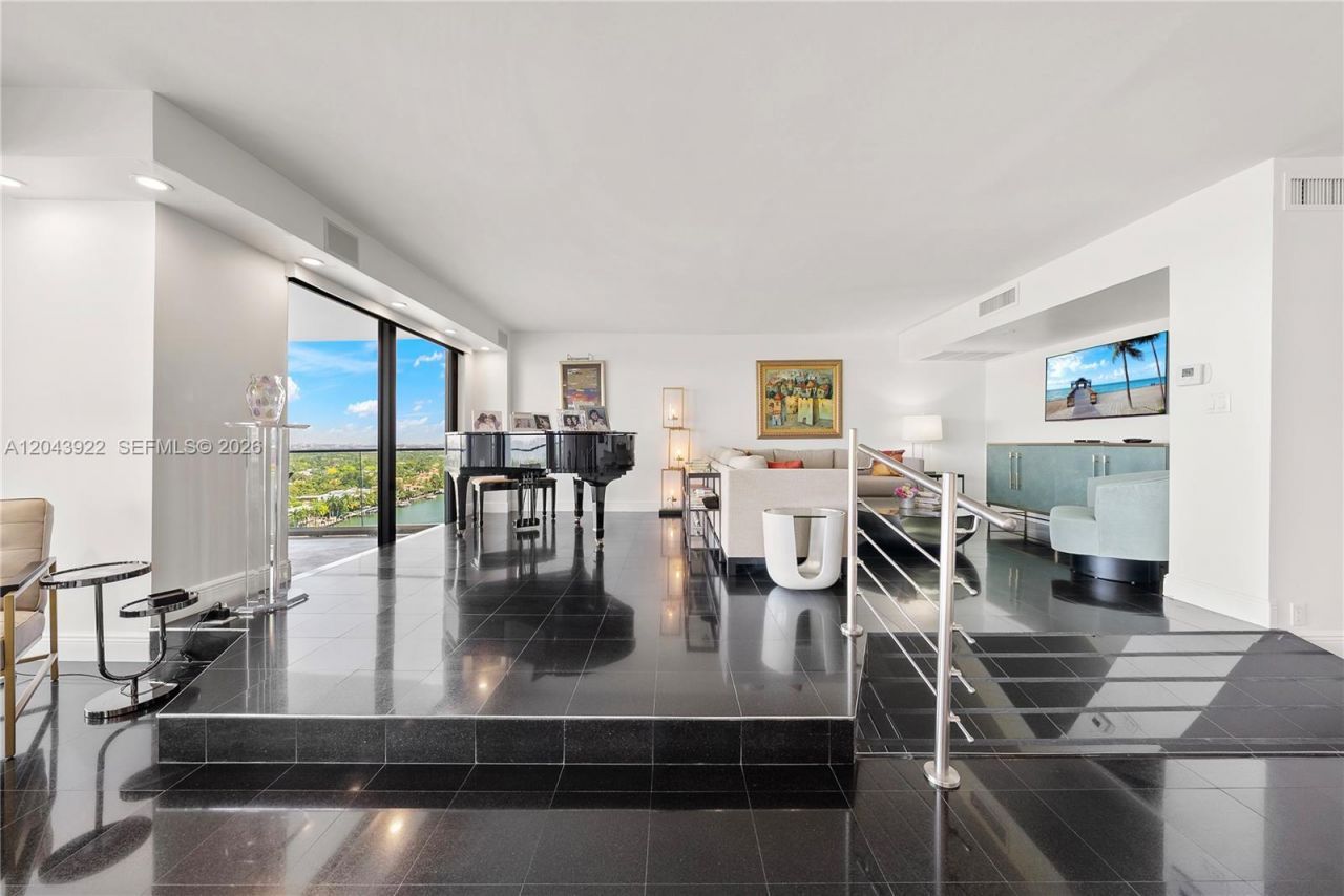 5500 Collins Ave , Unit 1902, Miami Beach, FL 33140 Photo
