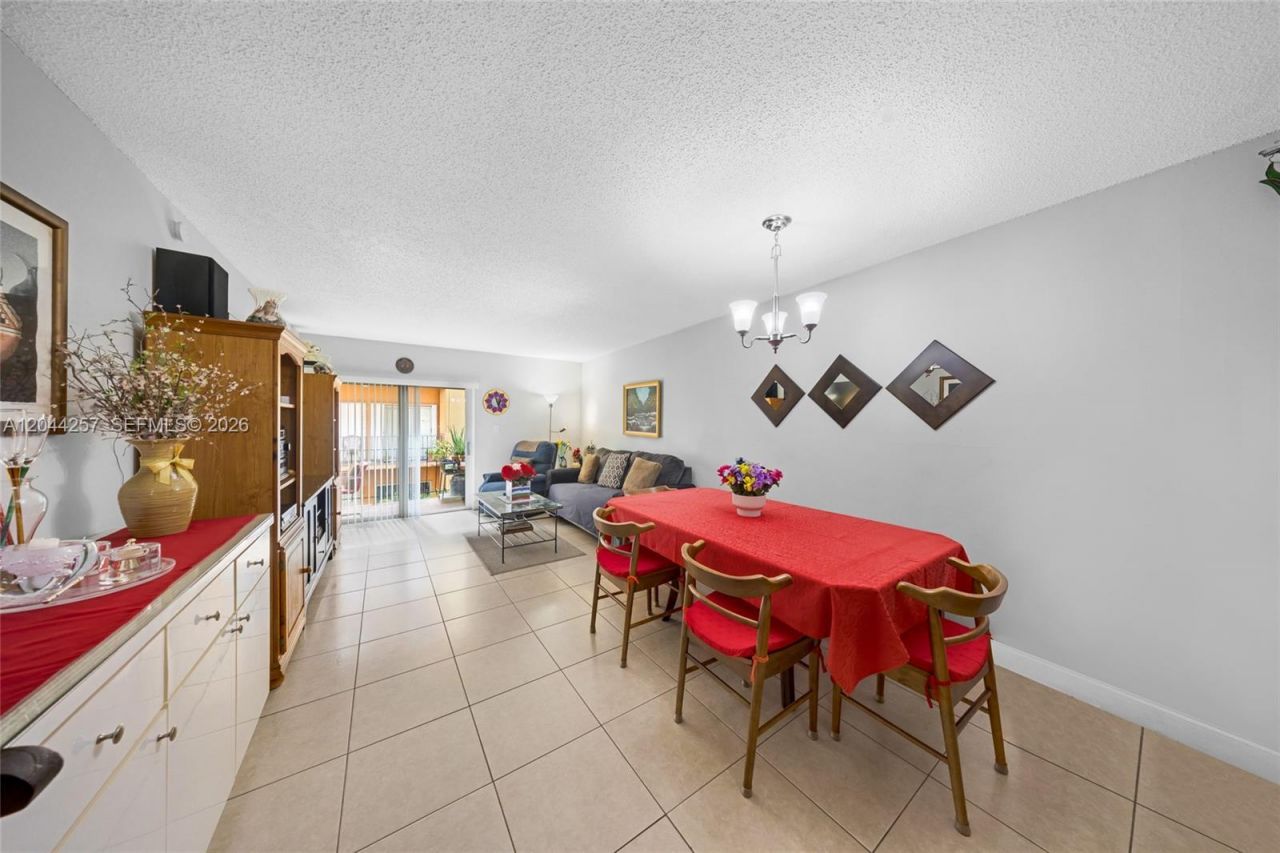1950 W 54th St, Unit 206, Hialeah, FL 33012 Photo