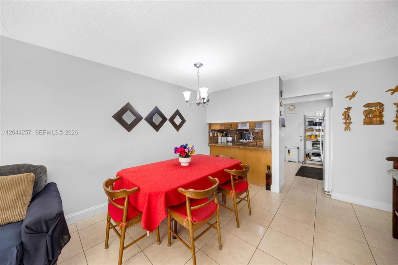 1950 W 54th St, Unit 206, Hialeah, FL 33012 Photo