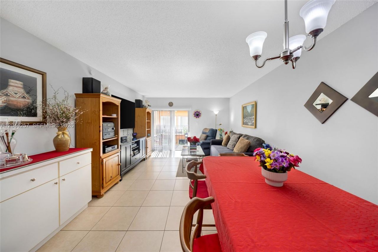 1950 W 54th St, Unit 206, Hialeah, FL 33012 Photo