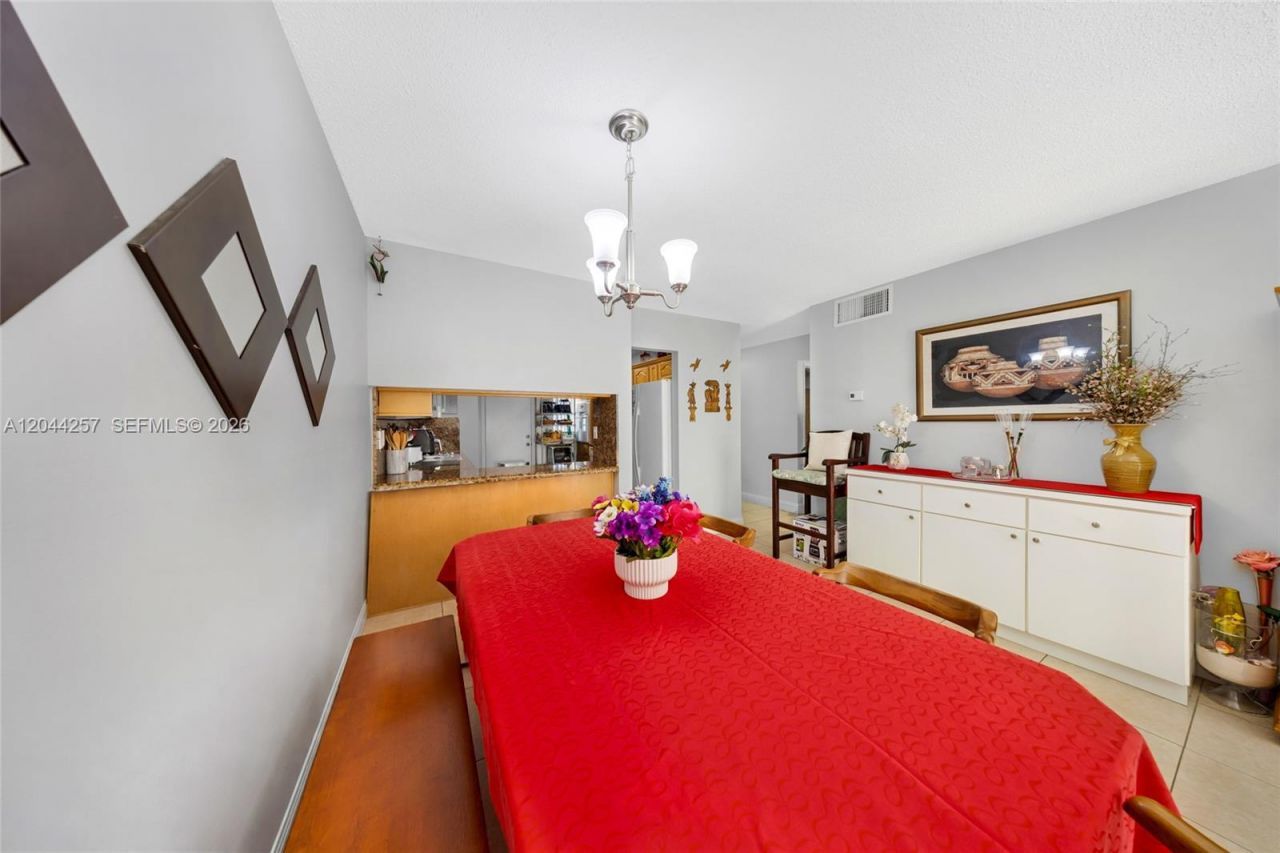 1950 W 54th St, Unit 206, Hialeah, FL 33012 Photo
